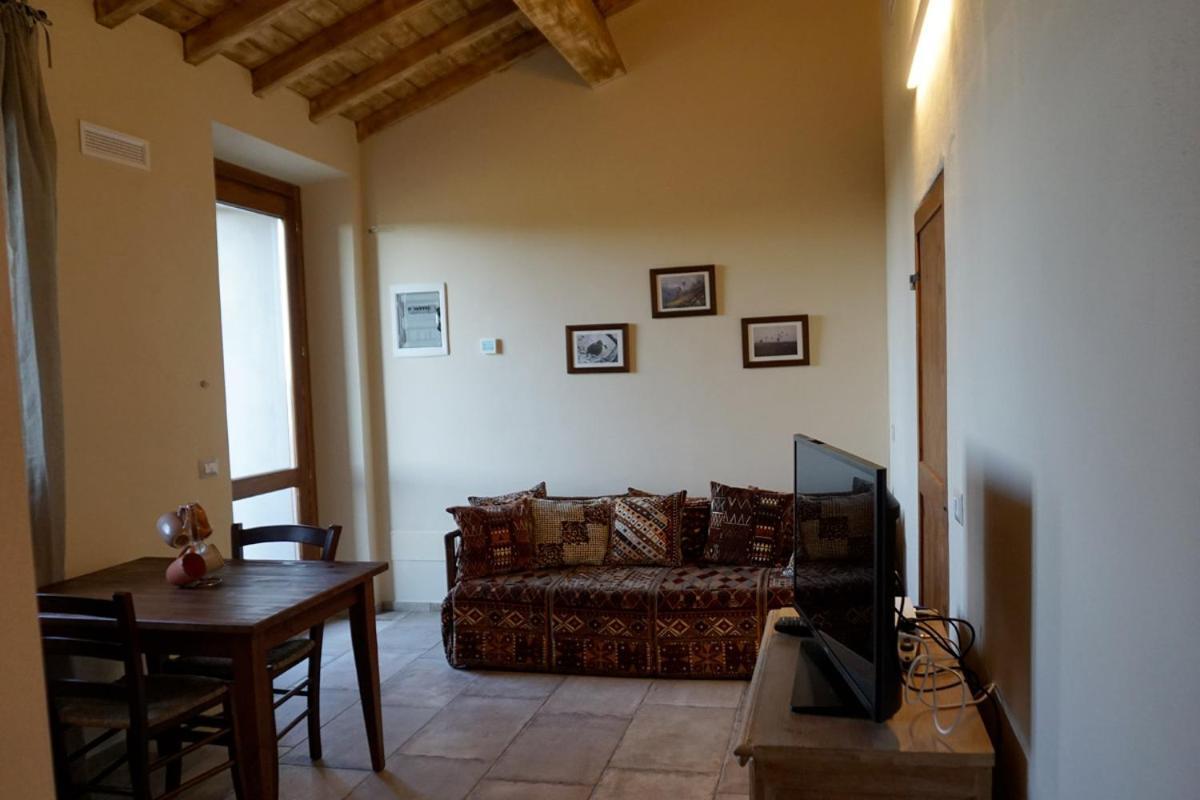 Agriturismo Cheloni Guasticce Exterior photo